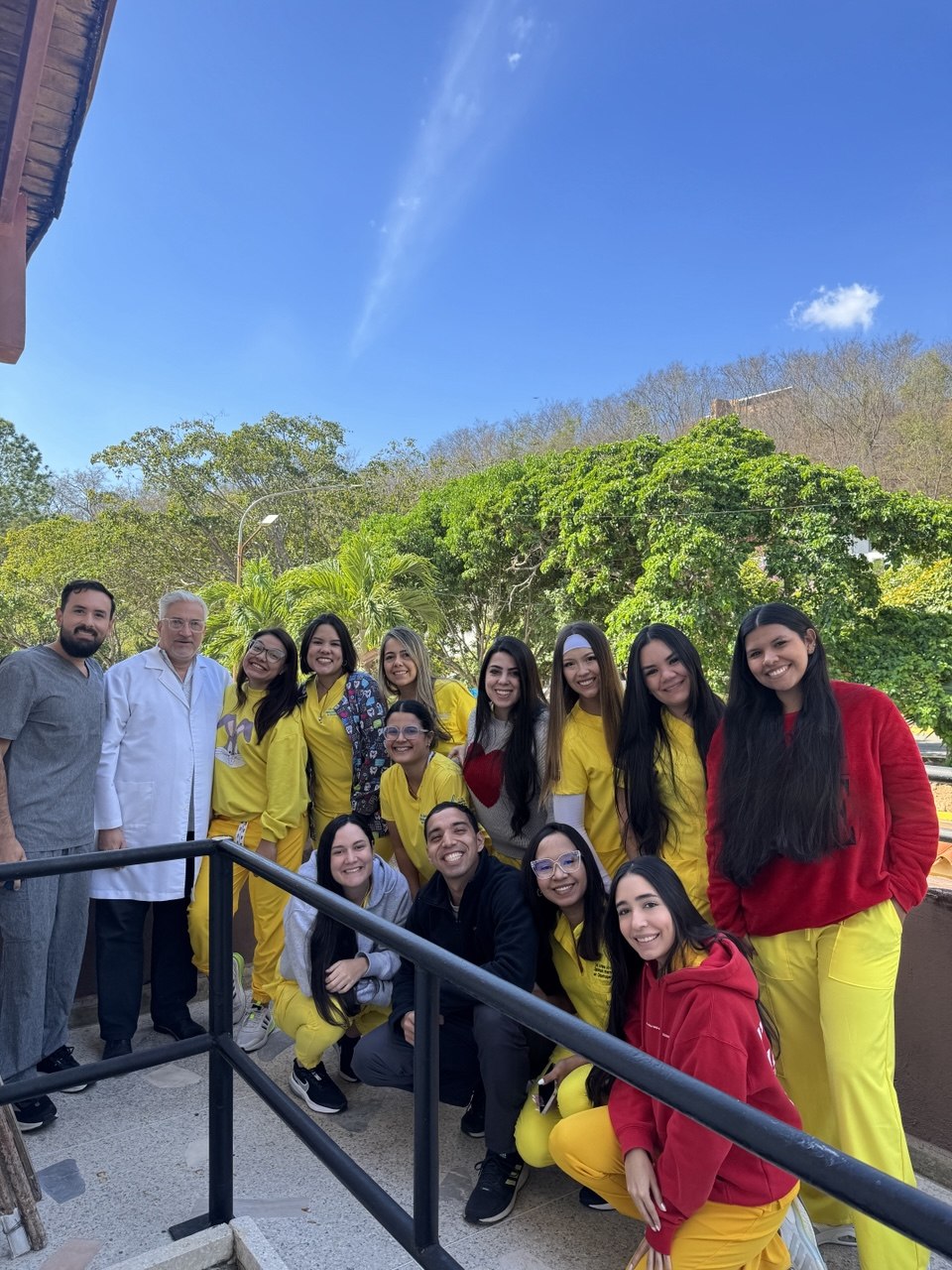 El equipo de la Clínica Dr. Luis Moyetones